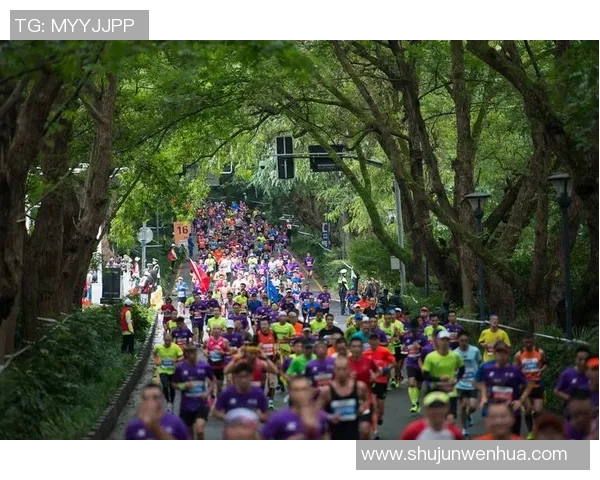 南京城市马拉松精彩点评:飞盘队展现力量与团队精神的完美结合 南京城市马拉松精彩点评:飞盘队展现力量与团队精神的完美结合